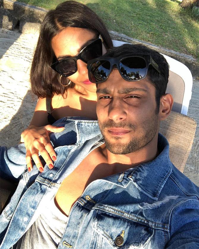 In March 2019, Prateik Babbar appeared in a music video for Shah Rule's Move back, directed by his filmmaker wife Sanya Sagar. The song was a collaboration between Canadian hip-hop artiste Mili Soch with Mumbai-based English-Hindi rapper Shah Rule, who featured in Gully Boy. Their single took a direct dig at the naysayers of the entertainment industry.