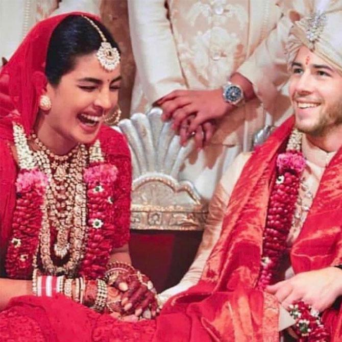 On December 2, 2018, the bride and groom continued their epic wedding weekend with a Hindu ceremony. For the Hindu wedding ceremony on Sunday, Priyanka sported a deep red lehenga, choli and dupatta. She looked like the quintessential 'desi' bride with the chooda, kaleerein and garland. Nick was dressed in a sherwani and a turban