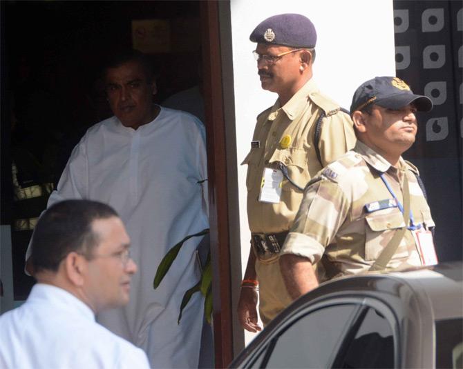 For his travel, Mukesh Ambani sported a white kurta-pyjama as he walked out of the Kalina airport in Santacruz. Recently, Mukesh Ambani was snapped with his wife Nita, son Anant and Anant's friend Radhika Merchant at Amitabh Bachchan's Diwali bash in Juhu