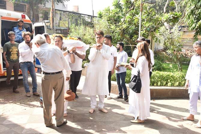 Rahul Dev wrote - Extremely sorry to hear about your loss Dabboo. Extending my love and prayers. Paresh Rawal wrote - Condolences to you and your family. Om Shanti