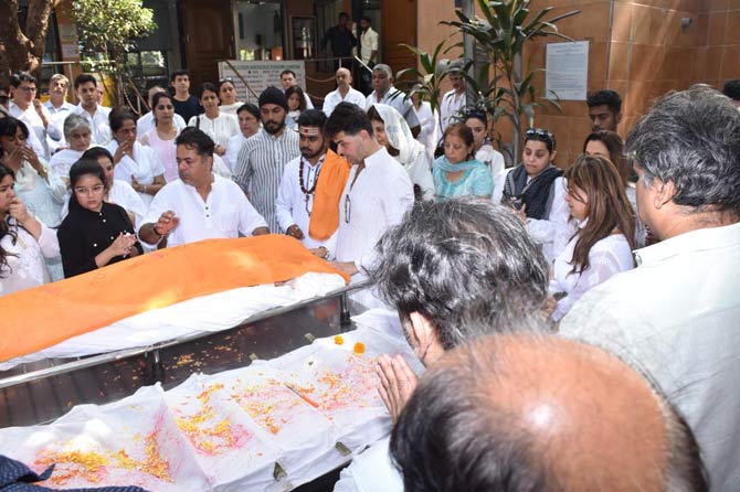 Celebrities offered their condolences on the said post. Ayesha Shroff wrote- Sending love and prayers. Sophie Choudry wrote - Soooo sorry for your loss Dabboo... I know what it's like to lose someone so close. Nothing can ever fill the void but she lives on through you and the kids. May God give you all strength to deal with this great loss and may her soul RIP.