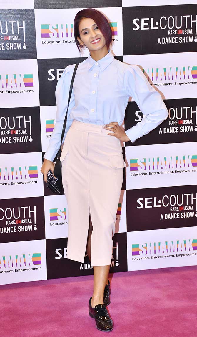 Dancer and television personality Shakti Mohan also graced the event. Shakti, who is best known for judging Dance Plus opted for a blue shirt dress and pink coloured pencil skirt.