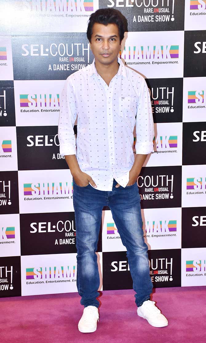 Vikram Phadnis opted for a white shirt, denim and white shoes for the event. Shaimak has completed over 30 shows of Selcouth. The choreographer calls it very close to his heart and creatively something that he looks forward to every time.