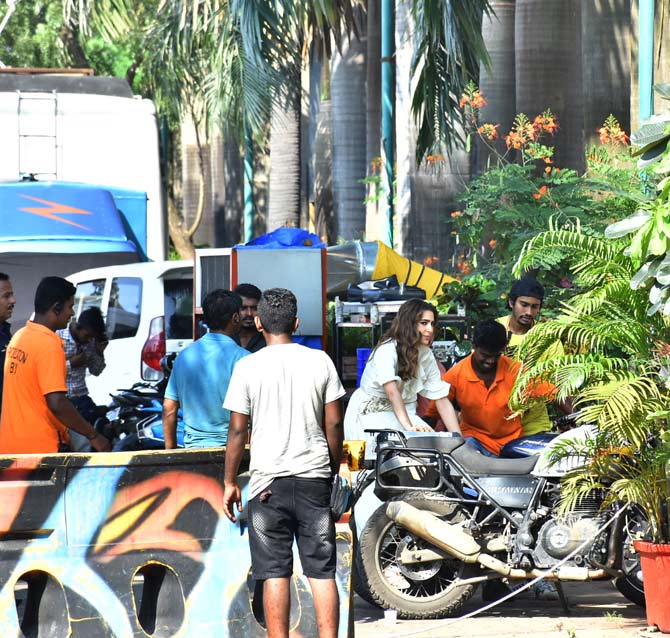 Sara Ali Khan and Rohit Shetty were also snapped on the sets of Movie Masti With Maniesh Paul in Mumbai suburbs.