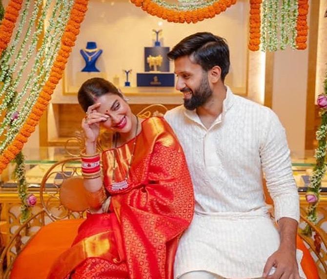 Over the course of the one year of their married life, Nusrat Jahan and Nikhil Jain have stood the test of time and grown as a couple. While sharing this beautiful picture, Nusrat thanked her husband Nikhil Jain for making her first Sindhara so special.