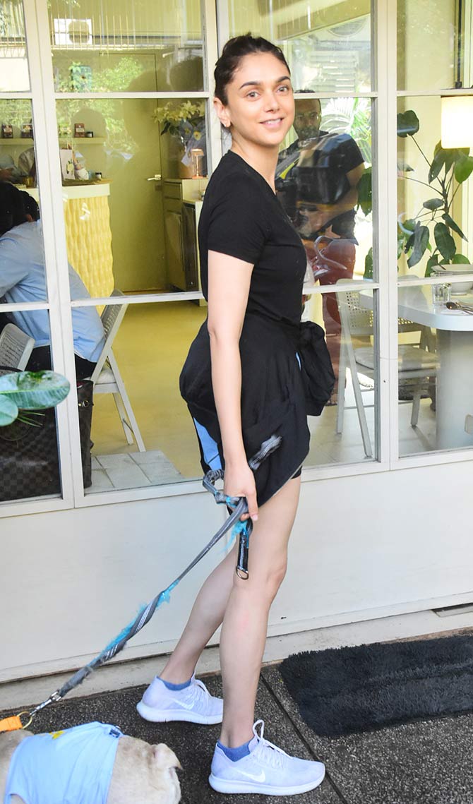 On the other hand, Aditi Rao Hydari was all relaxed and happily posed for the photographers. The Padmaavat actress opted for a black t-shirt and shorts for the casual outing.