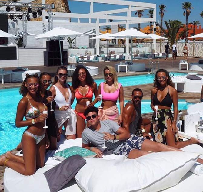 Rio Ferdinand shared a photo with those close to him at one of their outings and captioned it: Decent day with the fam