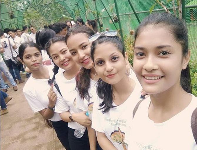 The 19-year old shared a photo with her friends where she was seen wearing a white t-shirt. She spoke about her experience at the Assam State Zoo cum Botanical Garden. 