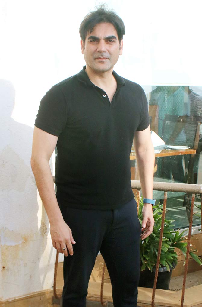 Welcome To Bajrangpur is produced by Anjum Rizvi and Ashish Kumar Dubey and is being made under the banner of Mad Films Entertainment and Anjum Rizvi Film Co. (ARFC) the film also stars Sanjay Mishra, Tigmanshu Dhulia, Sharat Saxena, and Mohammad Ali.
In picture: Arbaaz Khan also attended the launch event of Welcome To Bajrangpur.