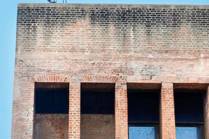 Pre- and post- restoration of the exposed bricks on the East Facade (2016-18). Reconstruction of the cracked 85 brick flat arches due to corrosion of the embedded mild steel reinforcement was done by upgrading to stainless steel for longevity