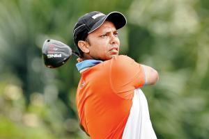 Golfer Chawrasia moves to the top in Thailand