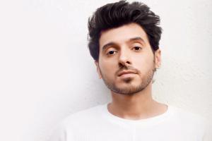 Divyenndu Sharma to star in crime thriller web series Bicchoo Ka Khel