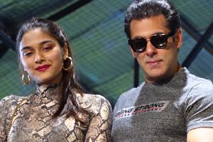 Salman and Saiee at Being Strong Fitness Equipment preview