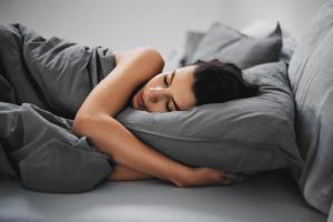 Study says lack of sleep may cause heart disease in poor