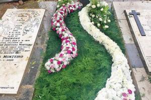 Christians in the city willing to pay big for floral grave decorations