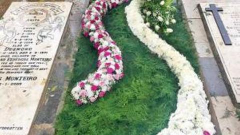 Christians in the city willing to pay big for floral grave decorations