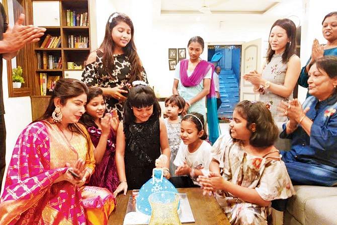 Tiana Dutta from Kolkata gets a Frozen-themed cake for her birthday