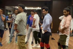 Varun Dhawan dances like a girl for Coolie No 1, says it's not easy!