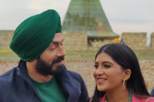 The cast of Choti Sarrdaarni seem to be having a great time on the sets