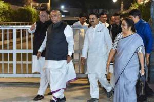 Sonia Gandhi speaks to Sharad Pawar, directs 3 leaders to hold talks 
