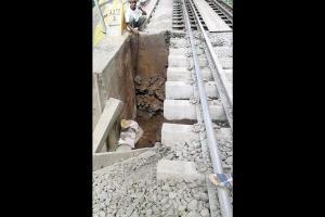 Commuters threaten stir over Mumbai-Pune line
