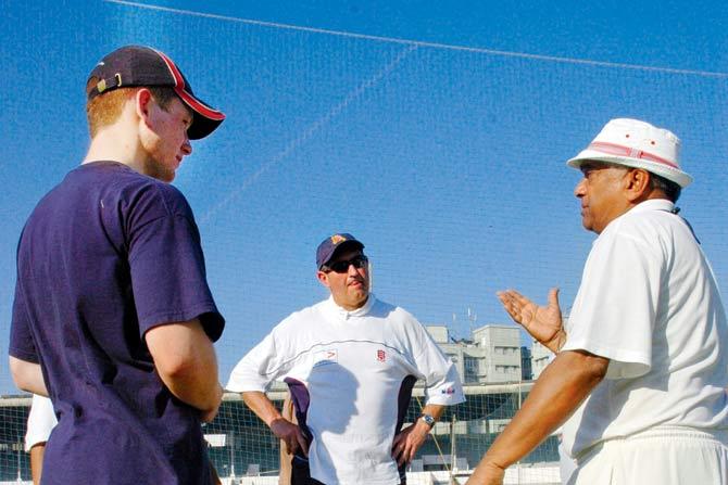 Hanumant (right) with England batsman Eoin Morgan and former England captain Graham Gooch (centre) during a World Cricket Academy camp at CCI in 2005