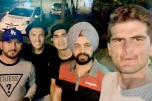 Pakistan cricketers invite Indian taxi driver to dinner after free ride