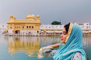 Janhvi Kapoor's pictures from Amritsar's Golden Temple are pure bliss!