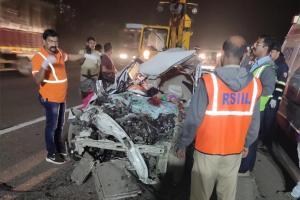 Four killed as car collides with tanker on Mumbai-Pune Expressway