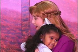 Sunny Leone's daughter Nisha Weber hugging Elsa and Anna is adorable