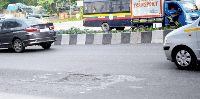 A pothole in Goregaon on the WEH. PIC/SAYYED SAMEER ABEDI