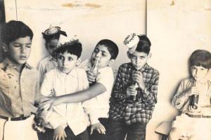 Can you recognise Rishi Kapoor and Anil Kapoor in this throwback photo?