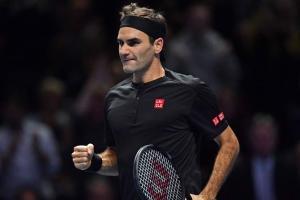 Roger Federer defeats Novak Djokovic to reach ATP Finals semis