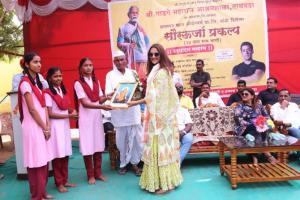 Saiee Manjrekar visits Phaltan to inaugurate a solar plant for orphans