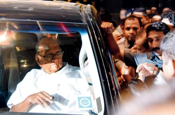 Sharad Pawar on his way to the joint meeting of NCP, Shiv Sena and Congress MLAs at the Trident, BKC, on Tuesday. Pic/Nimesh Dave