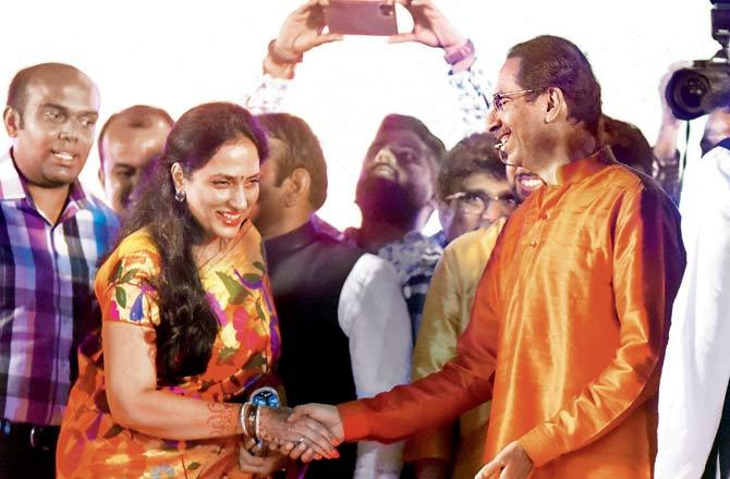 Rashmi Thackeray congratulates Udhhav Thackeray