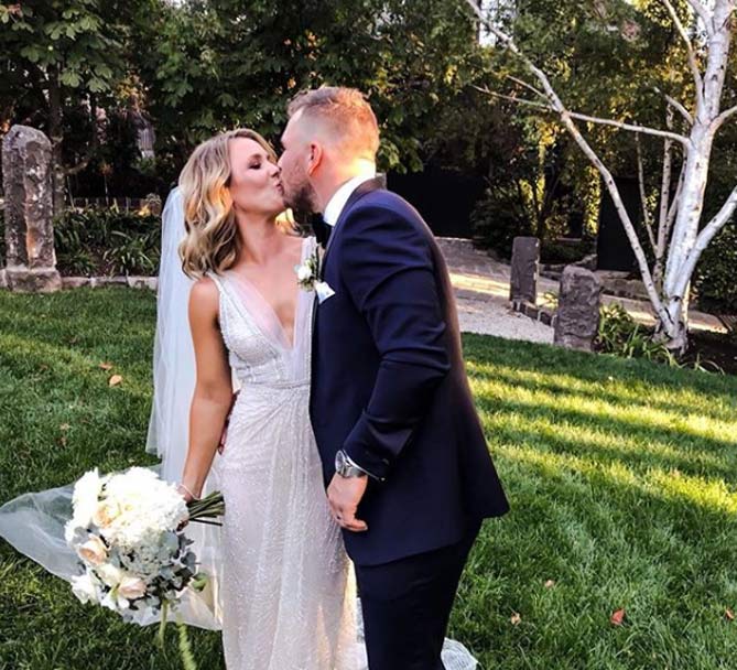 Aaron Finch got married to Amy Griffiths on April 7, 2018.