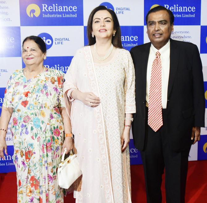 Anil Ambani's elder brother and business tycoon Mukesh Ambani, who is the chairman of Reliance Industries is India's richest man with a net worth of Rs 3.8 lakh crore as per the IIFL Wealth-Hurun India Rich List 2019. Acording to the Hurun Global Rich List 2019 which was released in February 2019, business magnate Mukesh Ambani broke into the top 10 richest list globally with a net worth of 54 billion dollars.