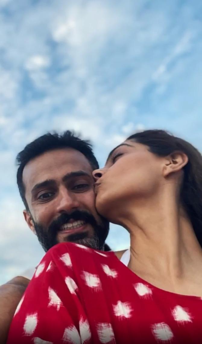 Due to work commitments, Sonam Kapoor Ahuja and her husband Anand Ahuja spend a lot of time apart from each other. But they both know very well how to keep their love going strong across the long-distance and often take mini-vacations to spend quality time with each other.