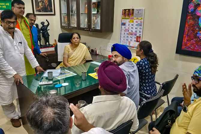 Preliminary investigation indicates that a few PMC employees have tampered with the bank's software, owing to which 44 accounts mentioned in the FIR did not reflect in the banking system. On October 10, finance minister Nirmala Sitharaman met the customers of the bank. Pic/PTI
