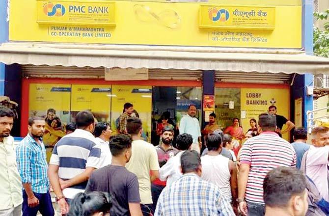 On September 23, the RBI putting restrictions on the bank, enabling account holders to withdraw not more than Rs 1,000 for six months. The bank was directed to not renew existing loans or sanction new ones. This decision threw consumers into a frenzy, as they queued up outside the bank’s ATMs, demanding their money. Pic/Sameer Markande