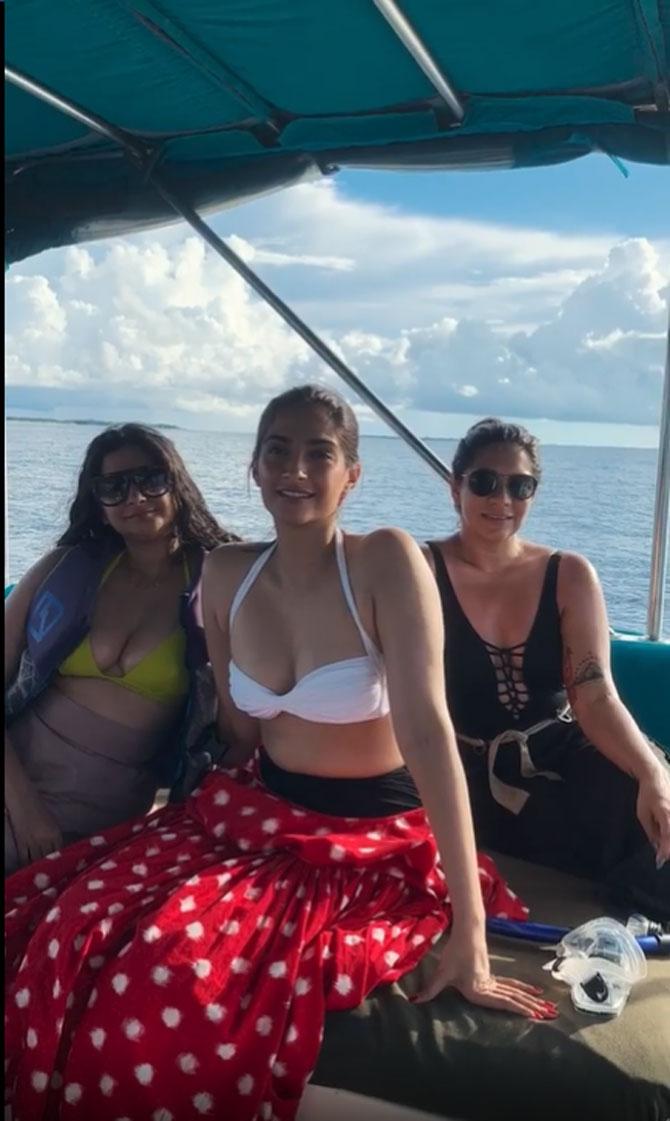This picture of Rhea Kapoor and Sonam Kapoor with Karishma Boolani is enough to make us want to drag our cousins/siblings/friends someplace as gorgeous as the Maldives.