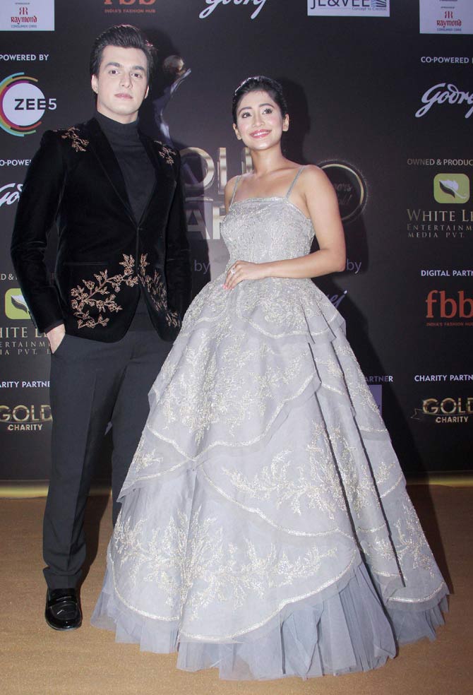 The most sought-after TV couple, Mohsin Khan and Shivangi Joshi of Yeh Rishta Kya Kehlata Hai, attended the awards ceremony. Both Mohsin and Shivangi won Best Actor Male (Popular) and Best Actress Female (Popular) respectively.