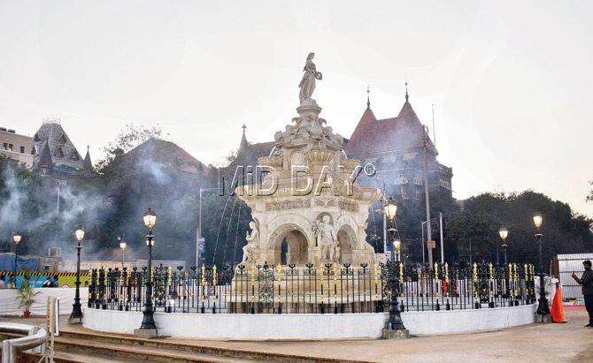 Inaugurated in 1869, the Flora Fountain is a fusion of water, architecture and sculpture made of Portland stone and was dedicated to Governor Bartle Frere. The statue flanking the top of the fountain is of Flora, the Roman Goddess of Abundance from where it derives its name.  