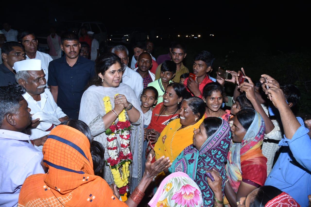 Former BJP leader Gopinath Munde's daughter and BJP leader Pankaja Munde will contest the assembly elections from Beed's Parli constituency. Pankaja Munde will take on NCP's leader of Opposition in the Legislative Council and her cousin Dhananjay Munde. The 40-year-old minister, who is one of the star campaigners in the state for BJP was seen campaigning in her Parli constituency. Picture/Twitter Pankaja Munde