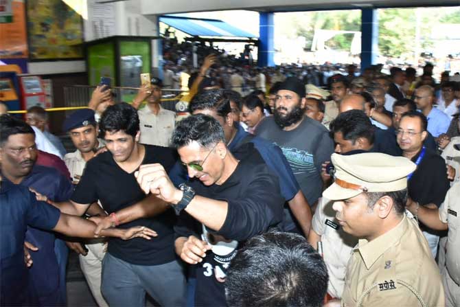 The cast of Housefull 4 - Akshay Kumar, Riteish Deshmukh, Bobby Deol, Kriti Sanon, Pooja Hegde, Chunky Panday, and Kriti Kharbanda commenced their 'Housefull 4 Express' rail journey on a special promotional train travelling from Mumbai to Delhi on Wednesday. (All Pictures: Yogen Shah/PR)