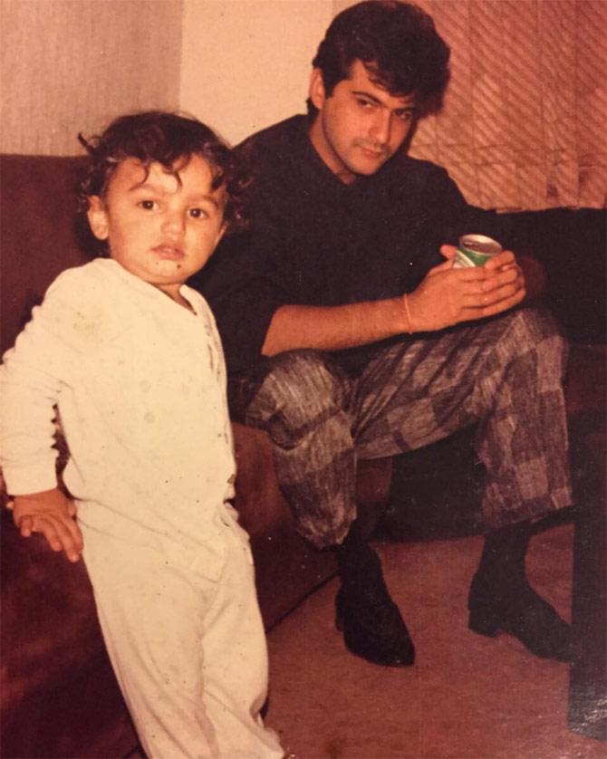 Sanjay Kapoor shares a friendly bond with his nephew Arjun Kapoor. The uncle-nephew duo often indulges in a fun-filled banter on social media. This one (for a change) was a sweet throwback picture to promote Arjun's film Namaste England. He posted this photo with a caption - Namaste Arjun, #alwaysgotyourback