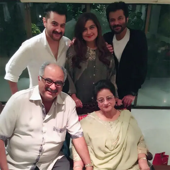Talking about Sanjay Kapoor, the actor was born (on October 17, 1965) to Nirmal Kapoor and film producer Surinder Kapoor. Filmmaker Boney Kapoor, actor Anil Kapoor and Reena Marwah are Sanjay Kapoor's older siblings.
In picture: Sanjay Kapoor with his siblings - Reena, Anil and Boney and mother Nirmal Kapoor!