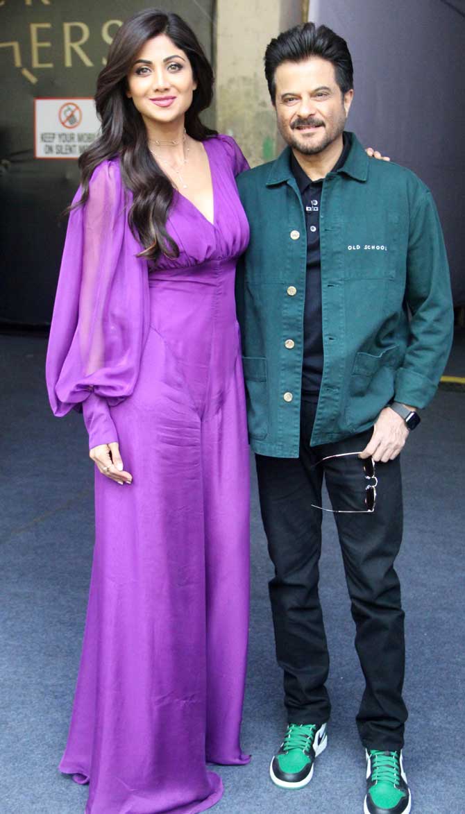 Shilpa gave enough reasons for the fashion critics to smile in her bright purple jumpsuit. She kept minimal make-up and kept her hair open.