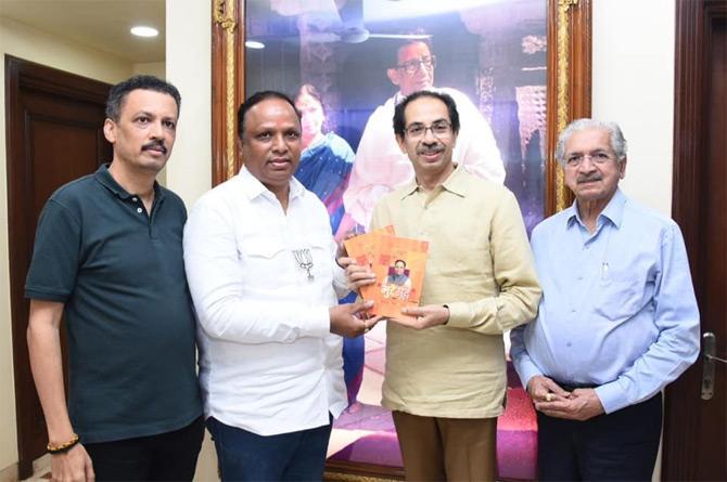 Before being elected an MLA in 2014, Ashish Shelar had fought the 2009 Assembly Elections from H West Bandra assembly seat against longtime MLA and sitting corporator Baba Siddique, but lost the election by a lower margin.
In picture: Ashish Shelar greets Shiv Sena chief Uddhav Thackeray at his residence Motoshree in Bandra, Mumbai